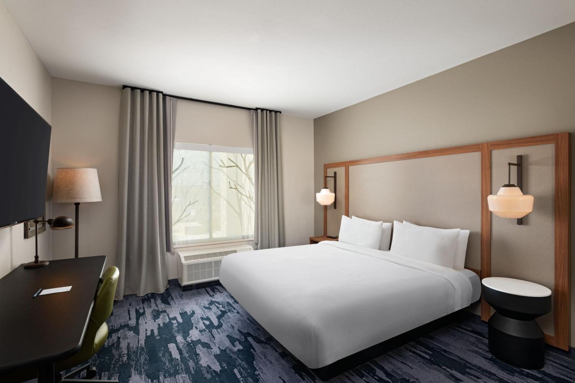 Fairfield By Marriott & Austin Hotel *