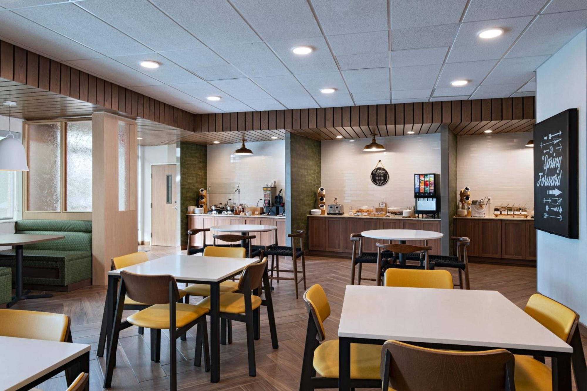 Fairfield By Marriott & Austin *